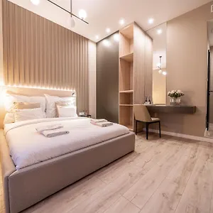  Отель Karoly Boutique Suites, Location By Bqa