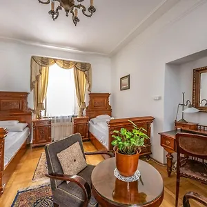 Panzió Academy, Budapest